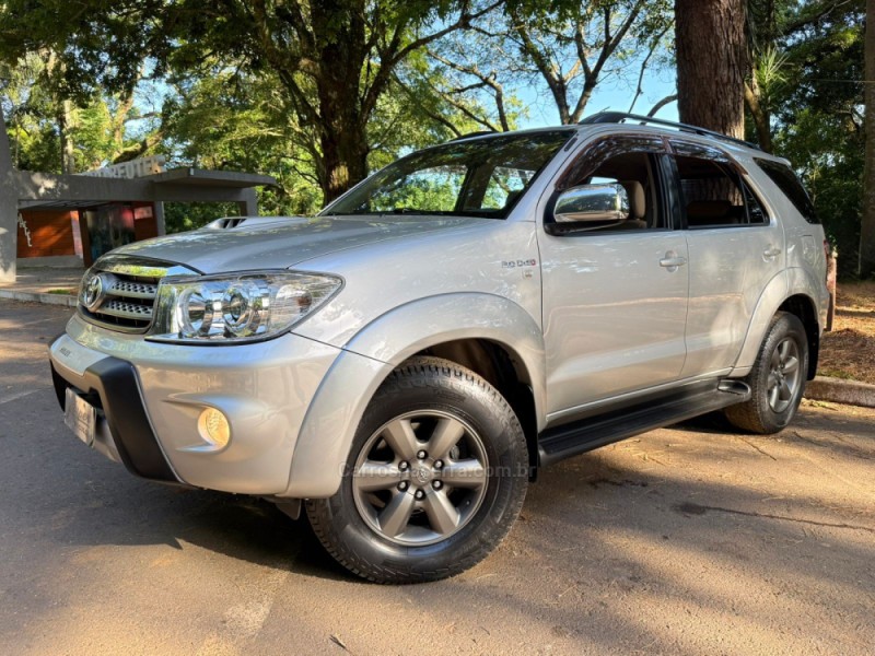 hilux sw4 3.0 srv 4x4 7 lugares 16v turbo intercooler diesel 4p automatico 2010 dois irmaos