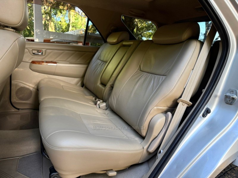 HILUX SW4 3.0 SRV 4X4 7 LUGARES 16V TURBO INTERCOOLER DIESEL 4P AUTOMÁTICO - 2010 - DOIS IRMãOS