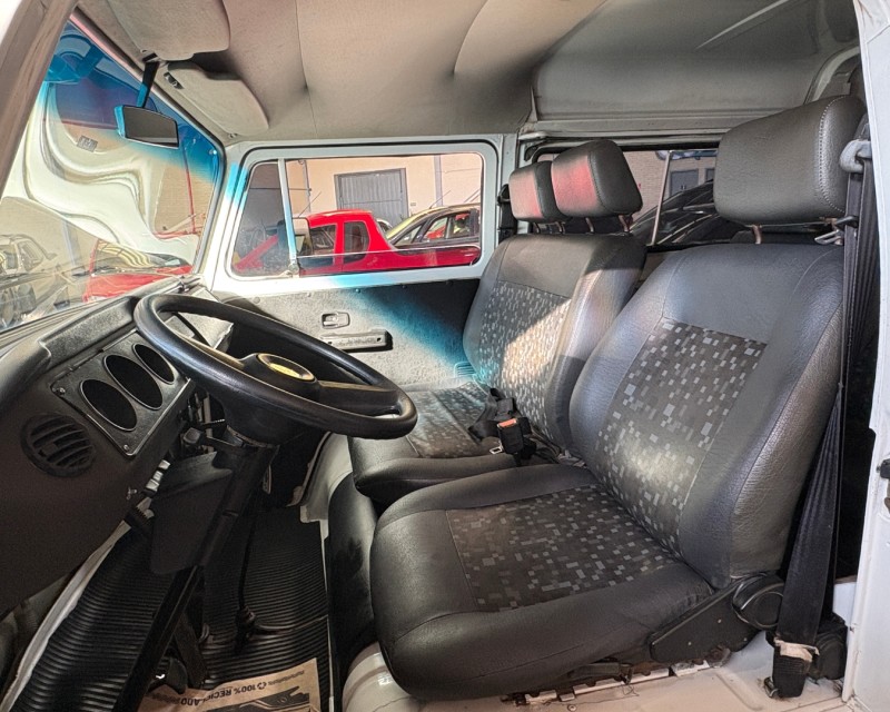 KOMBI 1.6 MI STD 8V GASOLINA 3P MANUAL - 2000 - CAXIAS DO SUL