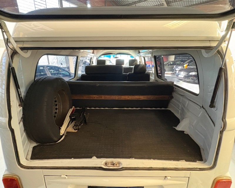 KOMBI 1.6 MI STD 8V GASOLINA 3P MANUAL - 2000 - CAXIAS DO SUL