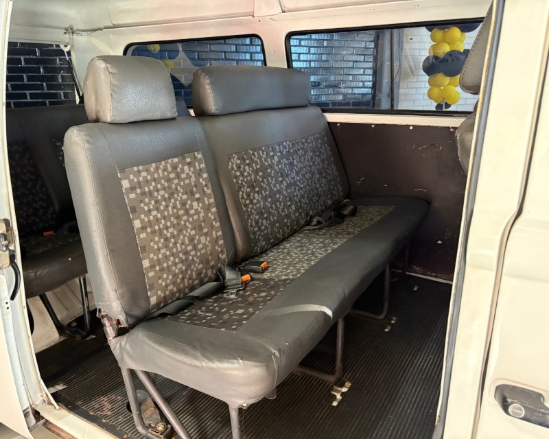 KOMBI 1.6 MI STD 8V GASOLINA 3P MANUAL - 2000 - CAXIAS DO SUL