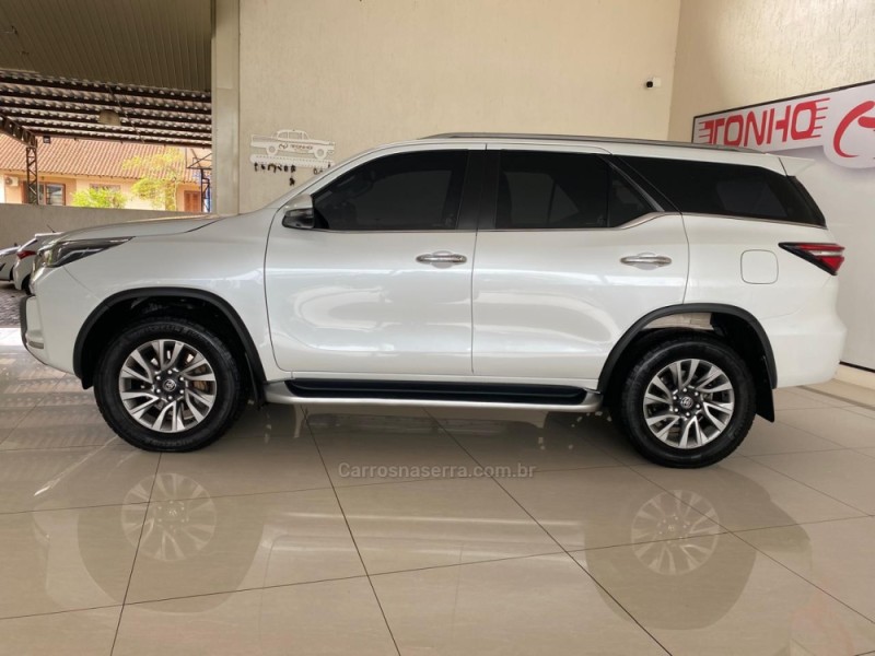 HILUX SW4 2.8 4X4 SRX PLATINUM TURBO DIESEL 4P AUTOMÁTICO - 2023 - LAJEADO