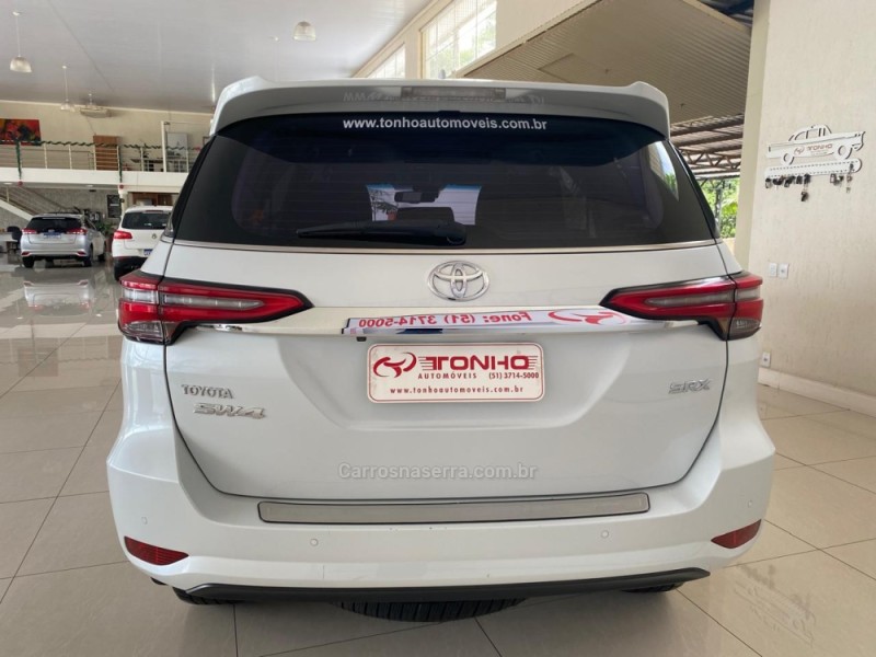 HILUX SW4 2.8 4X4 SRX PLATINUM TURBO DIESEL 4P AUTOMÁTICO - 2023 - LAJEADO