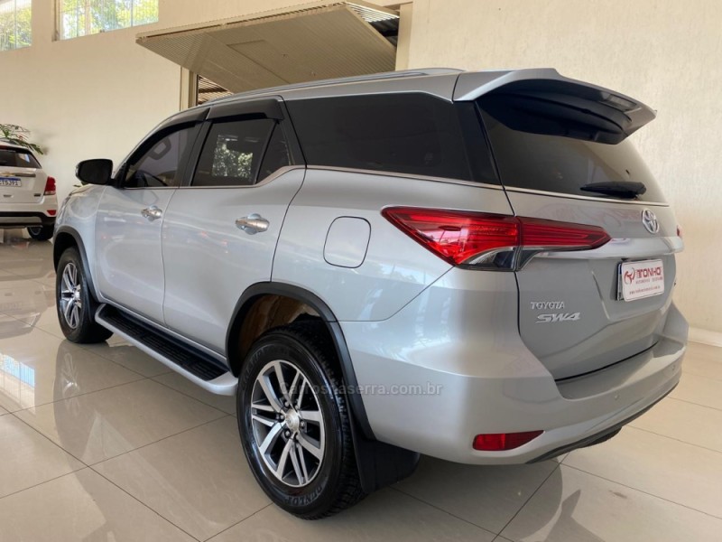 HILUX SW4 2.8 SRX 4X4 7 LUGARES 16V TURBO INTERCOOLER DIESEL 4P AUTOMÁTICO - 2016 - LAJEADO