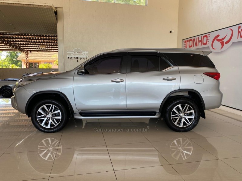 HILUX SW4 2.8 SRX 4X4 7 LUGARES 16V TURBO INTERCOOLER DIESEL 4P AUTOMÁTICO - 2016 - LAJEADO