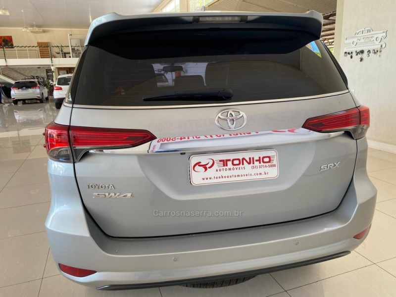 HILUX SW4 2.8 SRX 4X4 7 LUGARES 16V TURBO INTERCOOLER DIESEL 4P AUTOMÁTICO - 2016 - LAJEADO