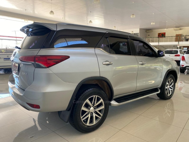 HILUX SW4 2.8 SRX 4X4 7 LUGARES 16V TURBO INTERCOOLER DIESEL 4P AUTOMÁTICO - 2016 - LAJEADO