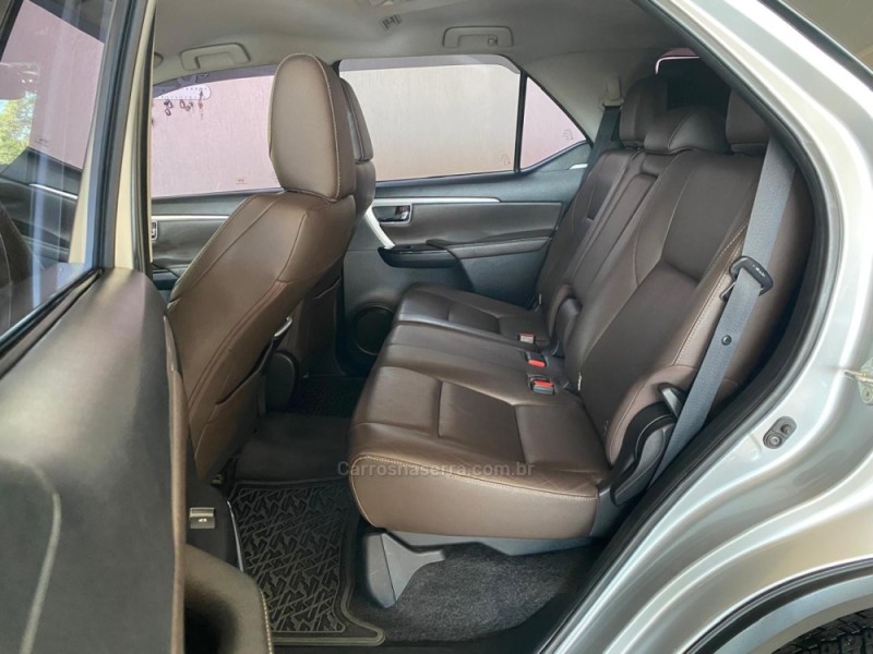 HILUX SW4 2.8 SRX 4X4 7 LUGARES 16V TURBO INTERCOOLER DIESEL 4P AUTOMÁTICO - 2016 - LAJEADO