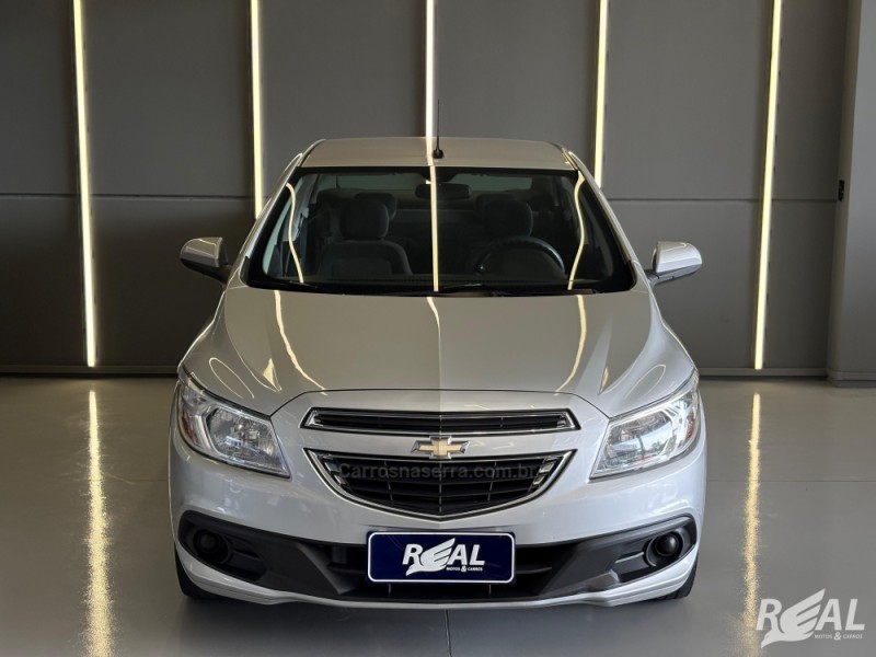 PRISMA 1.0 MPFI LT 8V FLEX 4P MANUAL - 2016 - SAPIRANGA