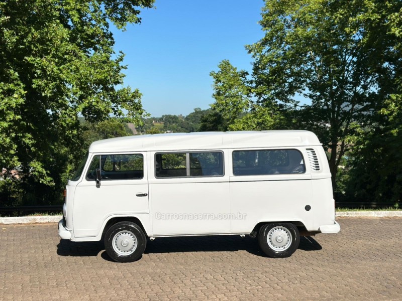 KOMBI 1.4 MI STD LOTAÇÃO 8V FLEX 3P MANUAL - 2014 - DOIS IRMãOS