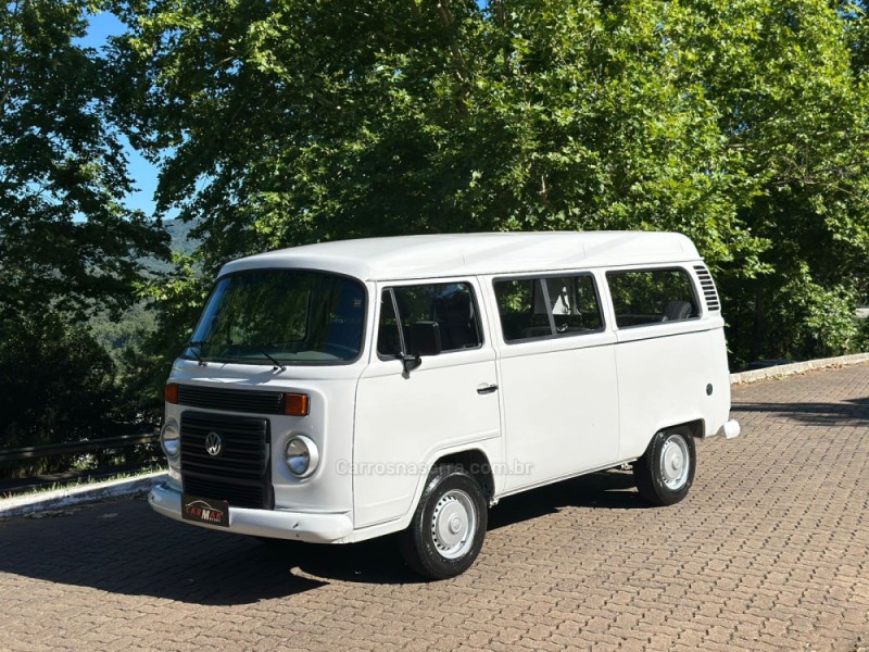 KOMBI 1.4 MI STD LOTAÇÃO 8V FLEX 3P MANUAL - 2014 - DOIS IRMãOS