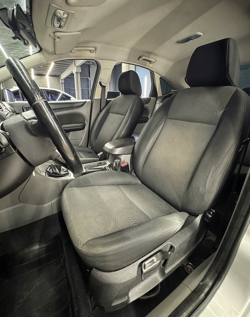 FOCUS 1.6 GLX 16V FLEX 4P MANUAL - 2012 - PASSO FUNDO