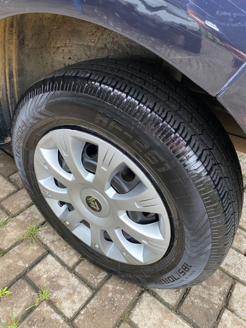 SANDERO 1.0 AUTHENTIQUE 16V FLEX 4P MANUAL - 2011 - CANELA