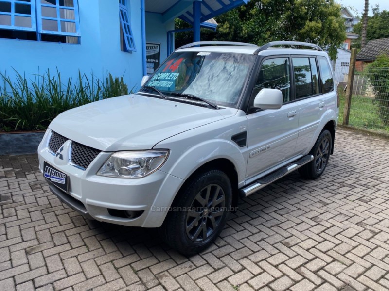 pajero tr4 2.0 4x2 16v 140cv flex 4p automatico 2014 canela