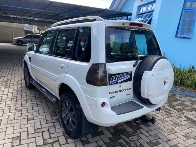 PAJERO TR4 2.0 4X2 16V 140CV FLEX 4P AUTOMÁTICO - 2014 - CANELA