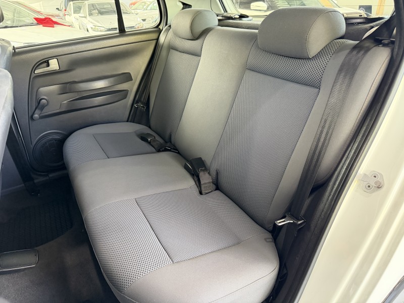 FOX 1.0 MI 8V FLEX 4P MANUAL - 2010 - CARLOS BARBOSA