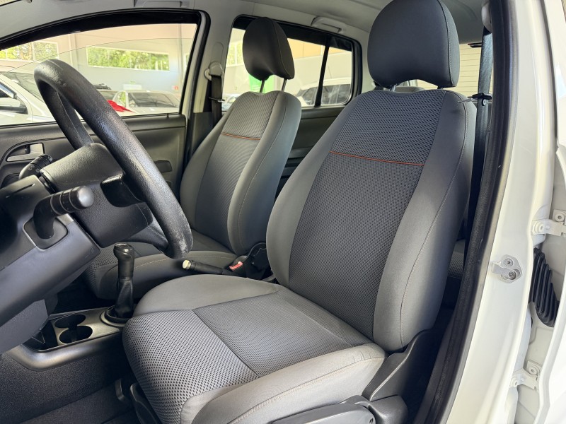 FOX 1.0 MI 8V FLEX 4P MANUAL - 2010 - CARLOS BARBOSA