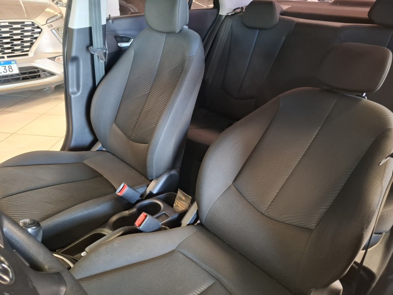 HB20S 1.6 COMFORT PLUS 16V FLEX 4P MANUAL - 2014 - FARROUPILHA