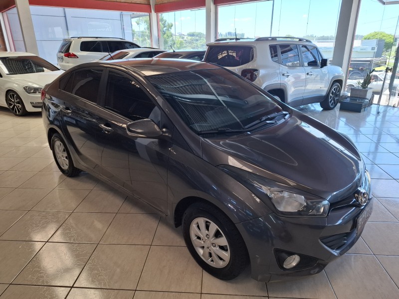 HB20S 1.6 COMFORT PLUS 16V FLEX 4P MANUAL - 2014 - FARROUPILHA