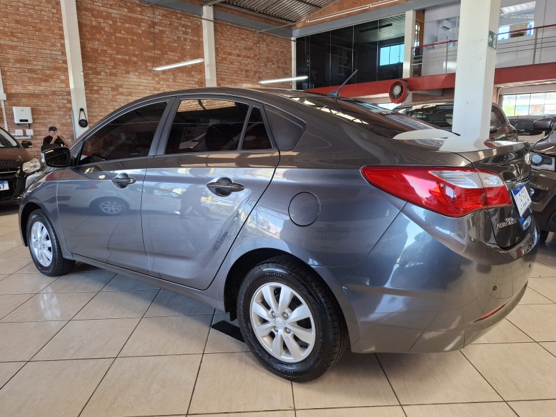 HB20S 1.6 COMFORT PLUS 16V FLEX 4P MANUAL - 2014 - FARROUPILHA