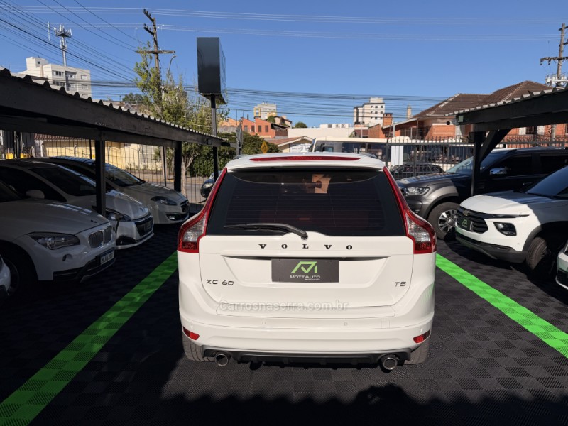 XC60 2.0 T5 R DESIGN TURBO GASOLINA 4P AUTOMÁTICO - 2015 - CAXIAS DO SUL