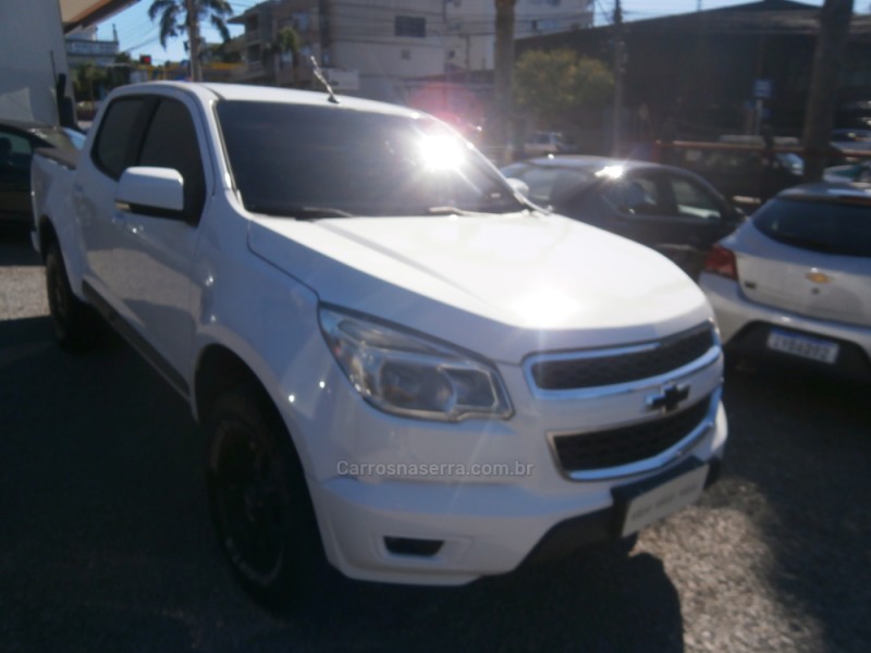 S10 2.4 LT 4X2 CD 8V FLEX 4P MANUAL - 2014 - FARROUPILHA