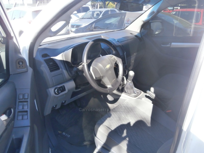 S10 2.4 LT 4X2 CD 8V FLEX 4P MANUAL - 2014 - FARROUPILHA