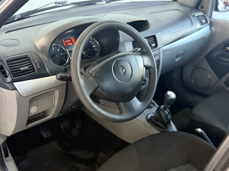 SYMBOL 1.6 EXPRESSION 16V FLEX 4P MANUAL - 2011 - CAXIAS DO SUL