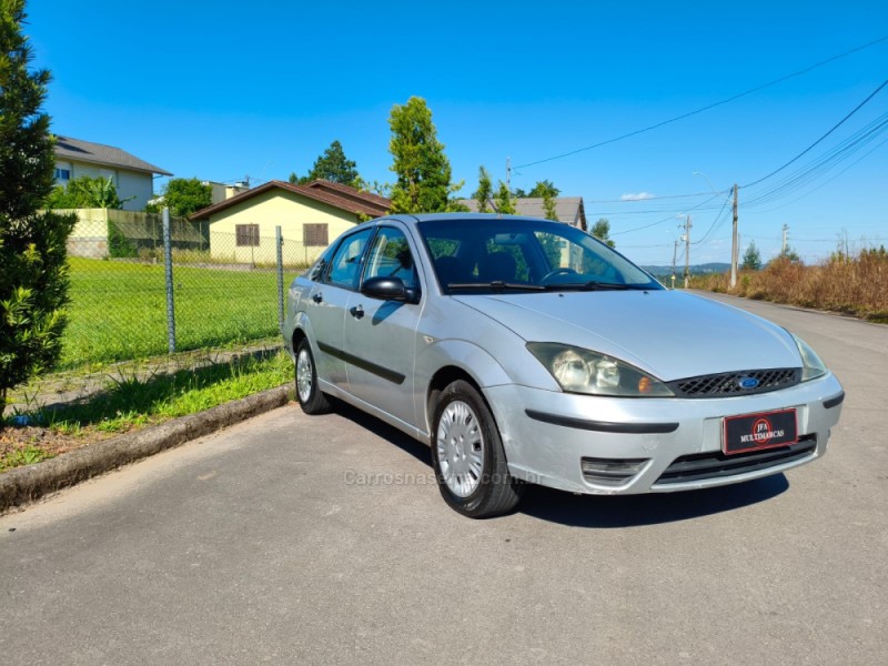 FOCUS 2.0 GHIA 16V FLEX 4P MANUAL - 2006 - CAXIAS DO SUL