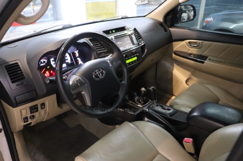 HILUX SW4 3.0 SRV 4X4 7 LUGARES 16V TURBO INTERCOOLER DIESEL 4P AUTOMÁTICO - 2014 - CAXIAS DO SUL