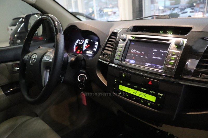 HILUX SW4 3.0 SRV 4X4 7 LUGARES 16V TURBO INTERCOOLER DIESEL 4P AUTOMÁTICO - 2014 - CAXIAS DO SUL