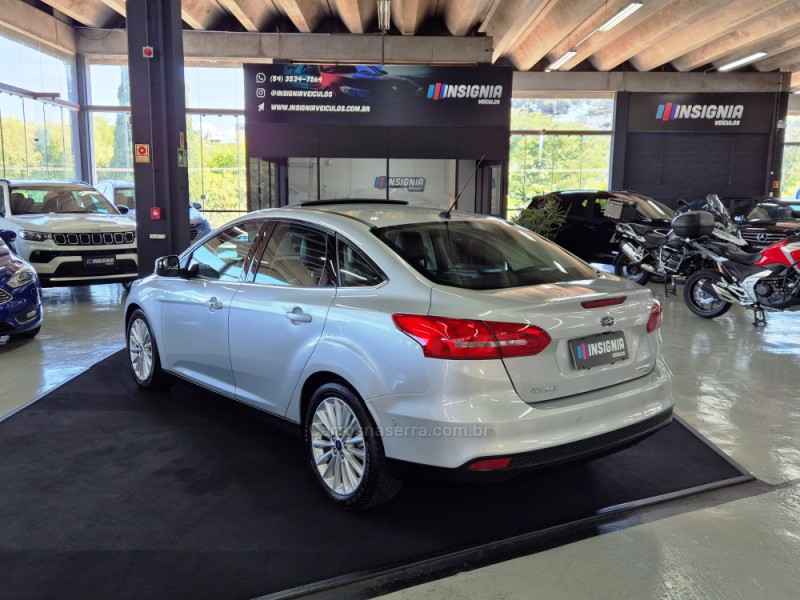 FOCUS 2.0 TITANIUM PLUS FASTBACK 16V FLEX 4P AUTOMÁTICO - 2016 - CAXIAS DO SUL