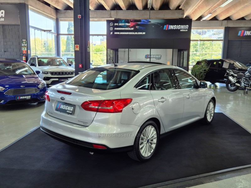 FOCUS 2.0 TITANIUM PLUS FASTBACK 16V FLEX 4P AUTOMÁTICO - 2016 - CAXIAS DO SUL