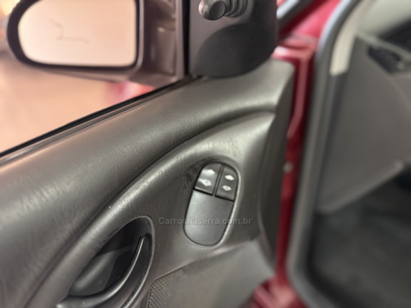 FOCUS 1.6 GL 8V FLEX 4P MANUAL - 2009 - GUAPORé