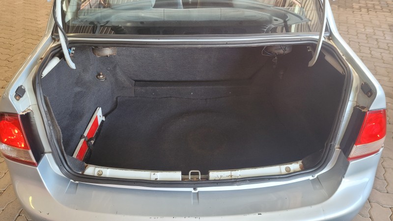 CLASSIC 1.0 MPFI LS 8V FLEX 4P MANUAL - 2011 - GARIBALDI