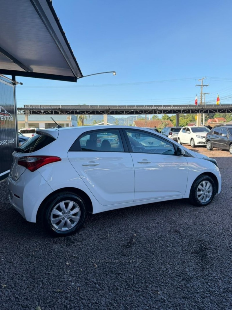 HB20 1.0 COMFORT STYLE 12V FLEX 4P MANUAL - 2015 - LAJEADO