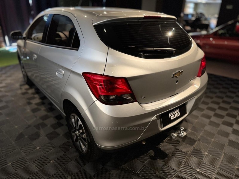 ONIX 1.4 MPFI LTZ 8V FLEX 4P MANUAL - 2015 - FARROUPILHA
