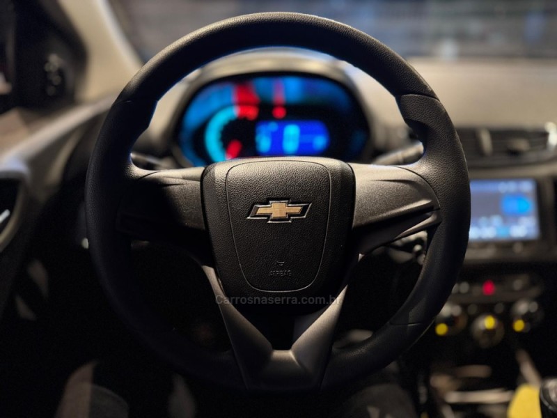 ONIX 1.4 MPFI LTZ 8V FLEX 4P MANUAL - 2015 - FARROUPILHA