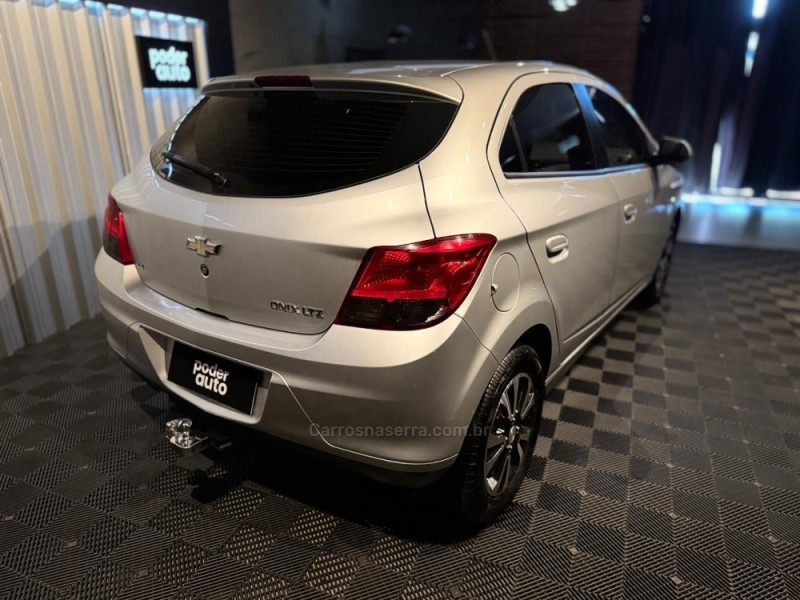 ONIX 1.4 MPFI LTZ 8V FLEX 4P MANUAL - 2015 - FARROUPILHA