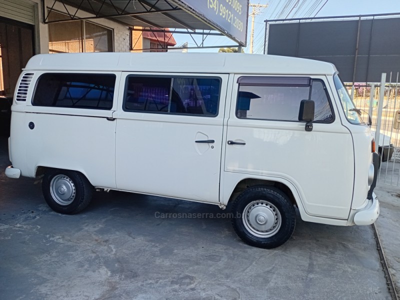 KOMBI 1.4 MI STD ESCOLAR 8V FLEX 3P MANUAL - 2006 - CAXIAS DO SUL