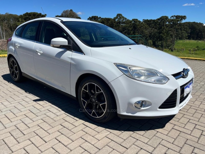 FOCUS 2.0 TITANIUM HATCH 16V FLEX 4P AUTOMÁTICO - 2014 - CAXIAS DO SUL