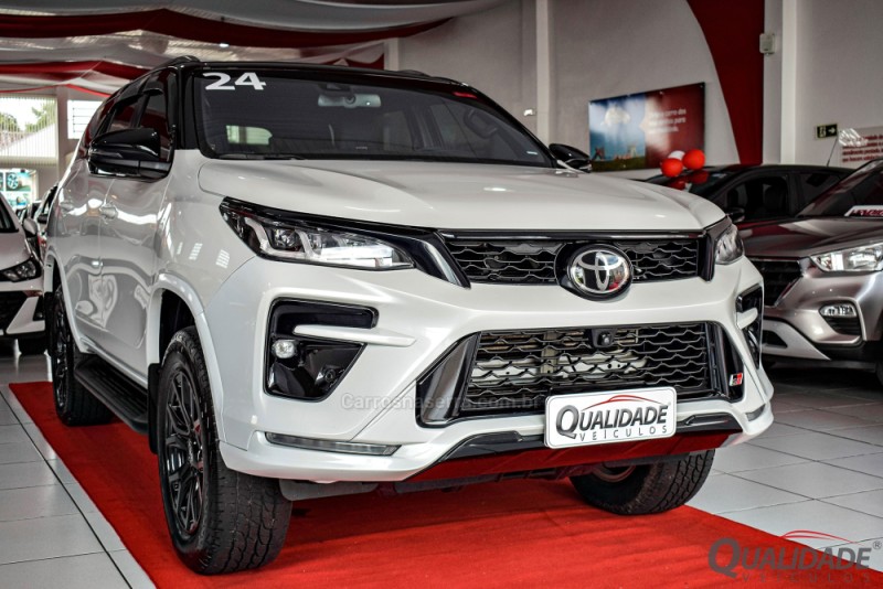 HILUX SW4 2.8 GR-S 4X4 CD 16V TURBO INTERCOOLER DIESEL 4P AUTOMÁTICO - 2024 - SANTA CRUZ DO SUL