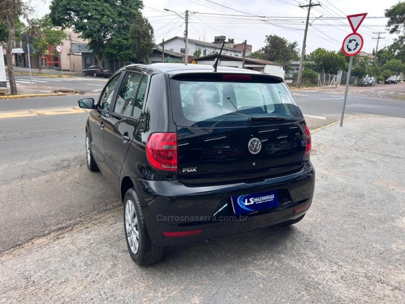 FOX 1.0 MI 8V FLEX 4P MANUAL - 2013 - VENâNCIO AIRES