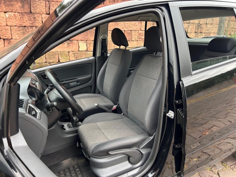 FOX 1.0 MI 8V FLEX 4P MANUAL - 2013 - VENâNCIO AIRES