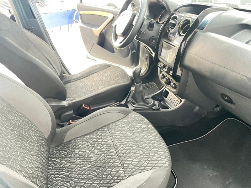 DUSTER 1.6 EXPRESSION 4X2 16V FLEX 4P MANUAL - 2016 - CAXIAS DO SUL