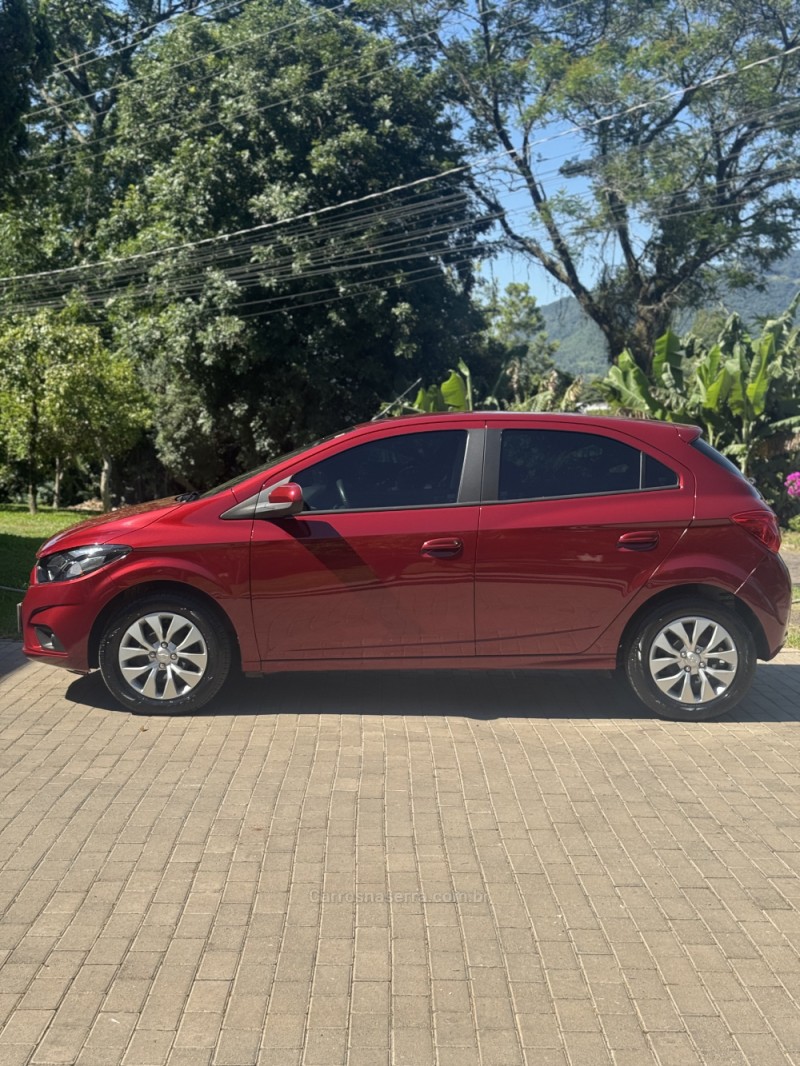 ONIX 1.4 MPFI LT 8V FLEX 4P MANUAL - 2017 - ENCANTADO