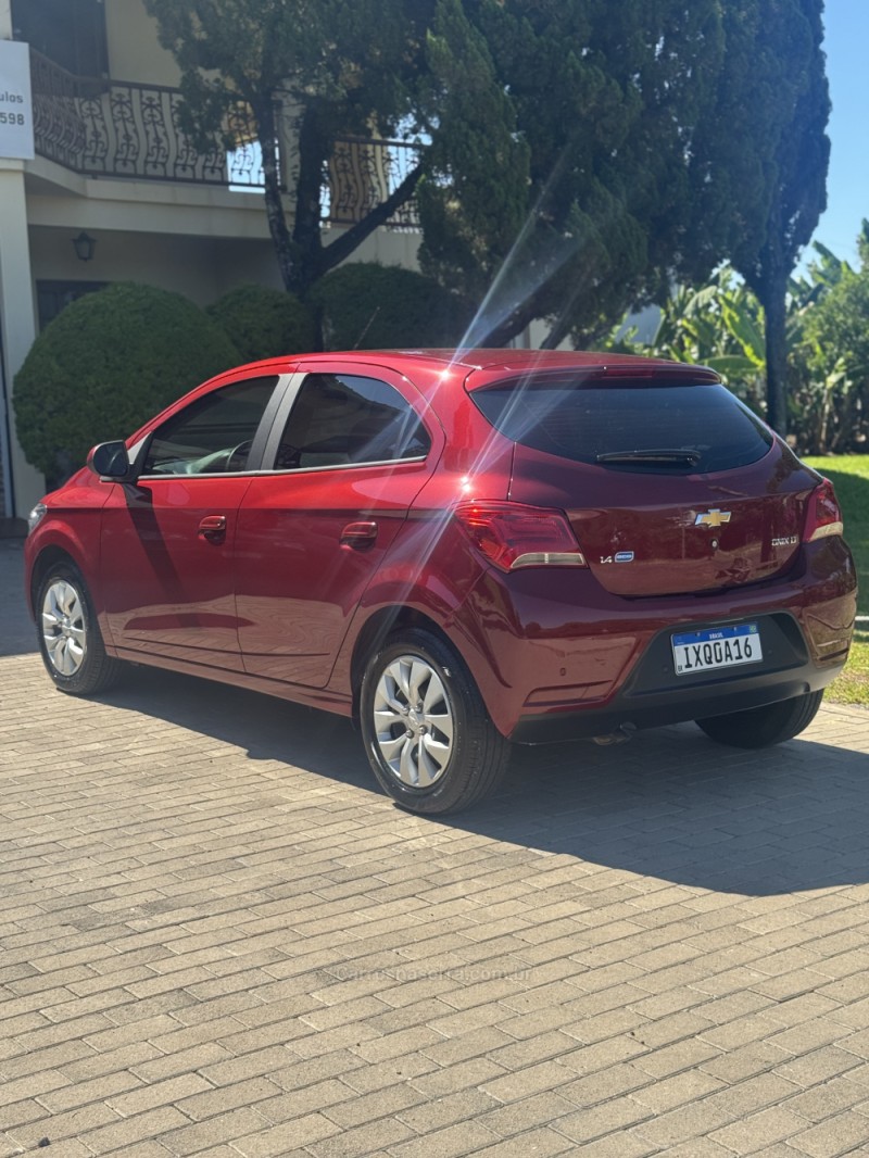 ONIX 1.4 MPFI LT 8V FLEX 4P MANUAL - 2017 - ENCANTADO