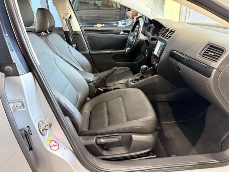 JETTA 2.0 COMFORTLINE FLEX 4P TIPTRONIC - 2012 - FARROUPILHA