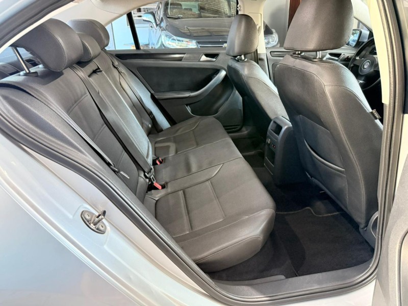 JETTA 2.0 COMFORTLINE FLEX 4P TIPTRONIC - 2012 - FARROUPILHA