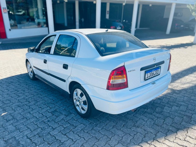 ASTRA 1.8 MPFI GL SEDAN 8V GASOLINA 4P MANUAL - 2000 - BENTO GONçALVES